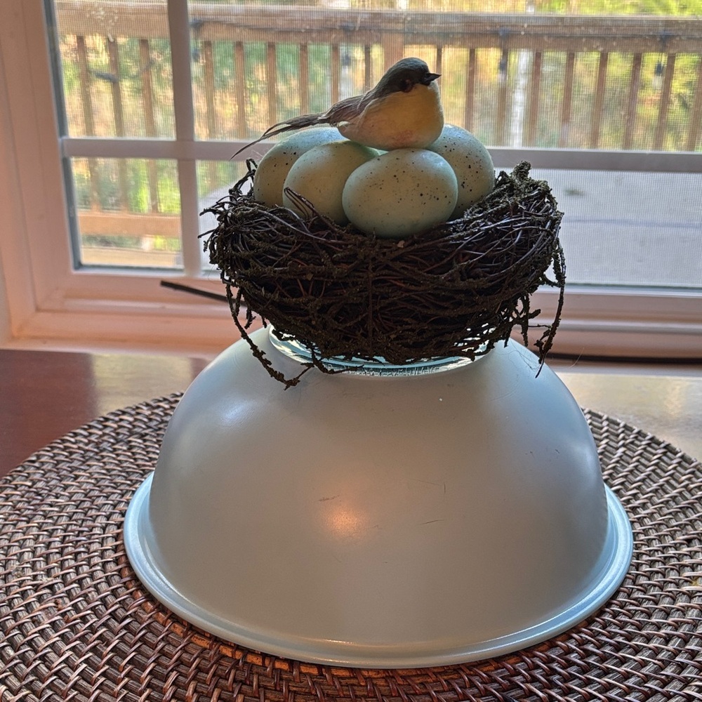 Pyrex (1980s)Pale Blue Mixing Bowl with Smooth Gloss Finish